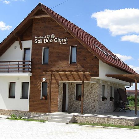 Pensiunea Soli Deo Gloria Sarmasag ภายนอก รูปภาพ